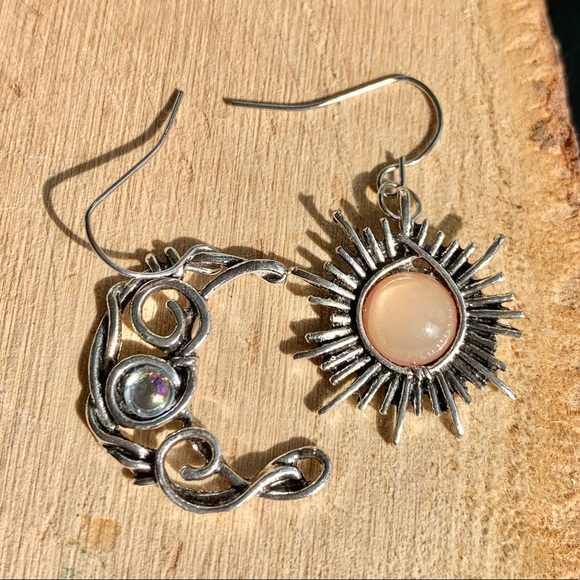 🌙 Mythical CZ Stone Crescent Moon Sun Earrings - Picture 4 of 4
